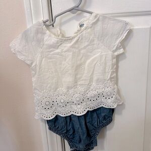 Baby gap onesie